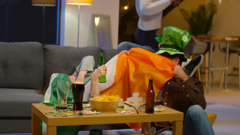 Group-Of-Friends-At-Home-Or-In-Bar-Dressing-Up-Celebrating-At-St-Patrick's-Day-Party-Drinking-Alcohol-And-Having-Fun-Dancing-1